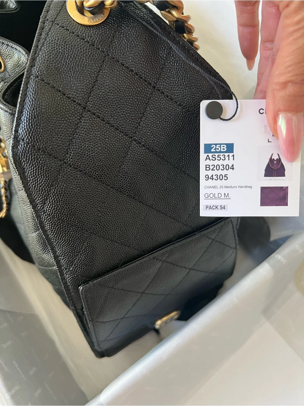 NEW✨ Chanel 25 Hobo Bag Medium Black Caviar GHW
